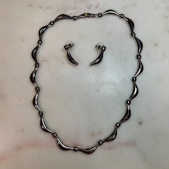 Bijoux Terner | Vintage Y2K Silver Tone Choker Necklace and Earrings Set - Picture 1 of 7